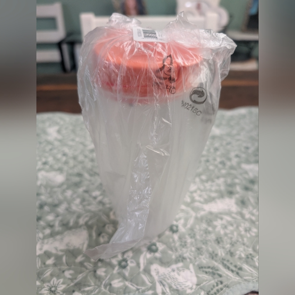 NWT Single Tupperware Thirst 'n Go Cup